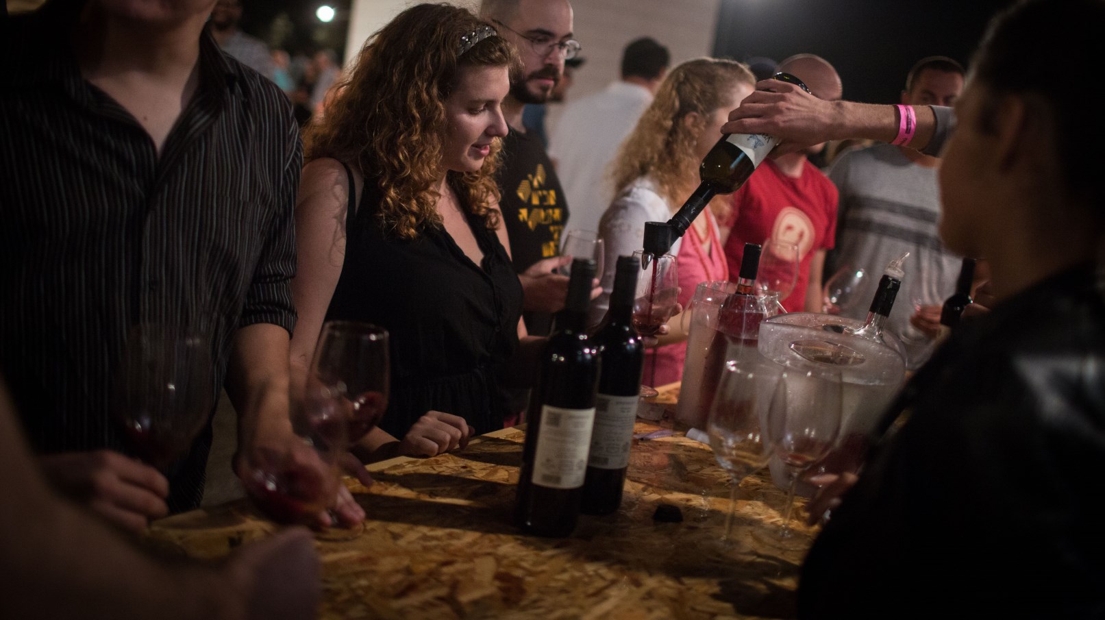 Israelis enjoying the annual Wine Festival at the Israel Museum in Jerusalem, September 6, 2016. Photo by Hadas Parush/FLASH90