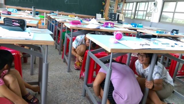 Israeli-designed earthquake-proof tables. Photo via facebook.com/IsraelinTaipei/