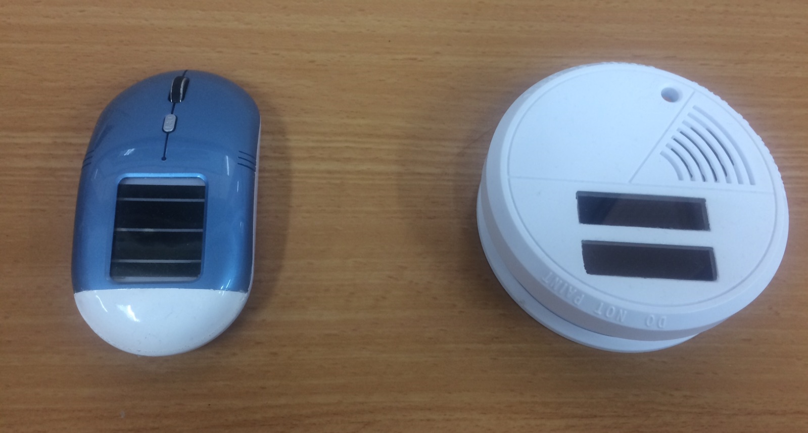 A mouse and a smoke detector fitted with 3GSolar cells. Small batteries are constantly charged by the cells, which need only indoor lighting. Photo: courtesy