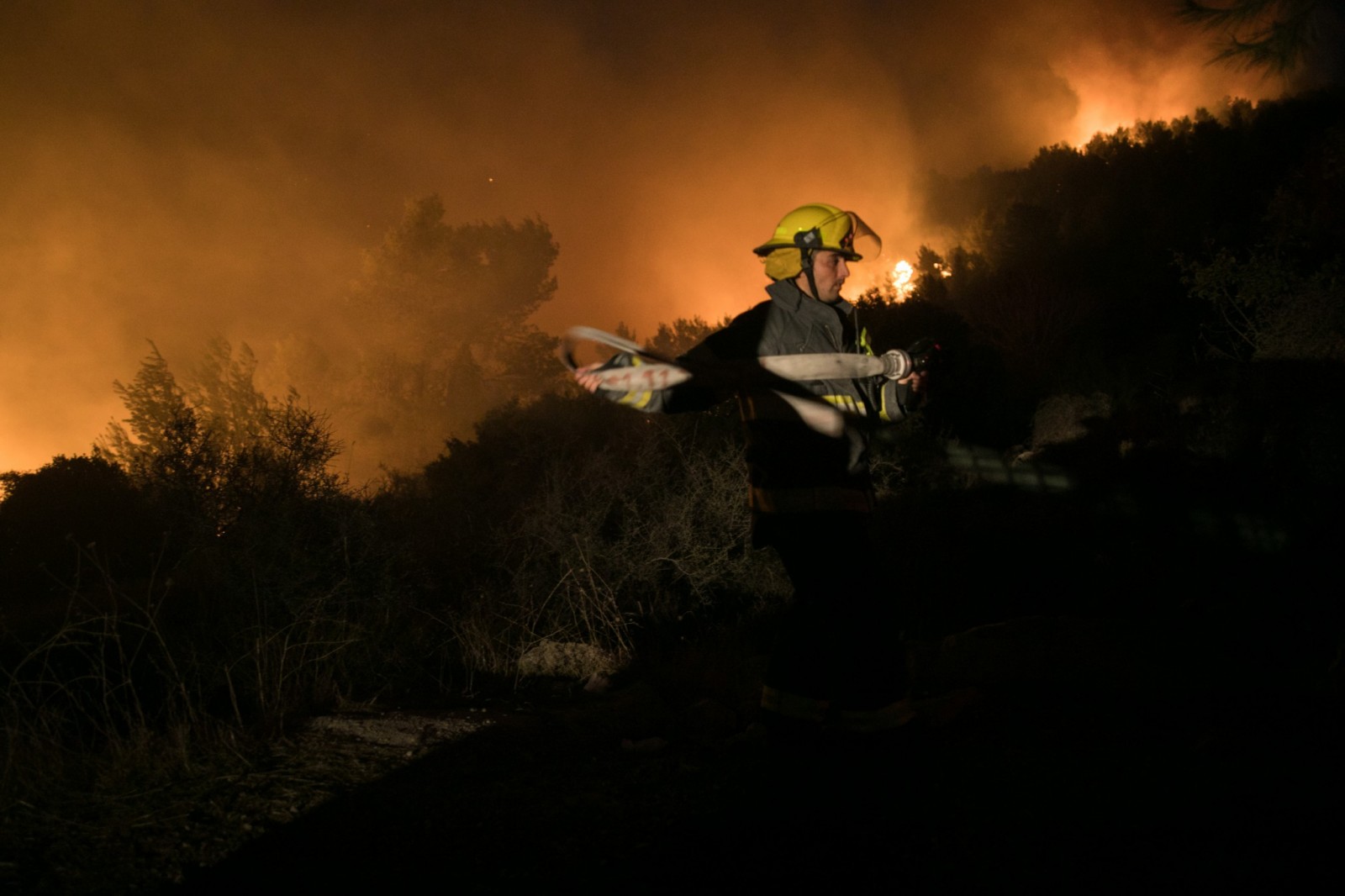 Firefighters extinguishing a wildfire at the entrance to Nataf, outside of Jerusalem, November 25, 2016. Photo by Yonatan Sindel/FLASH90 