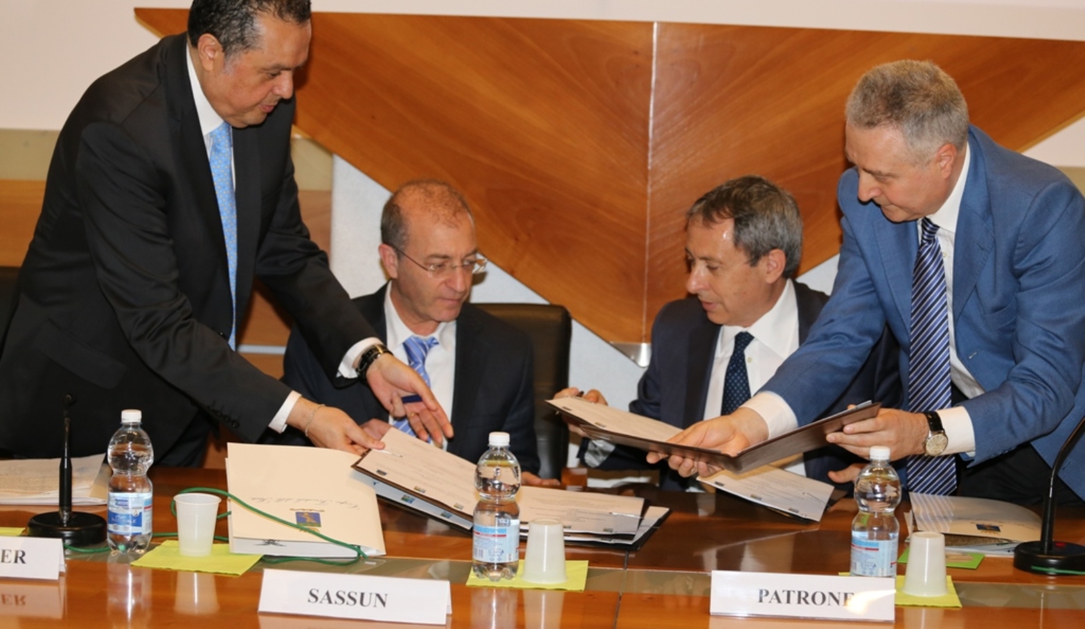 The signing of the MOU between KKL-JNF and the Italian State Forestry Corps in Rome, April 2016. Photo: courtesy The signing of the MOU between KKL-JNF and the Italian State Forestry Corps in Rome, April 2016. Photo: courtesy