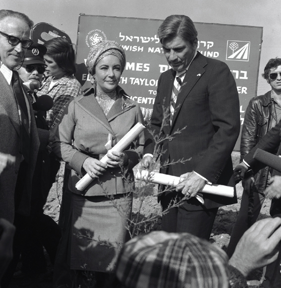 Elizabeth Taylor at a planting ceremony in her honor in Nes Harim, Israel, in 1978. Photo courtesy of KKL-JNF Archive