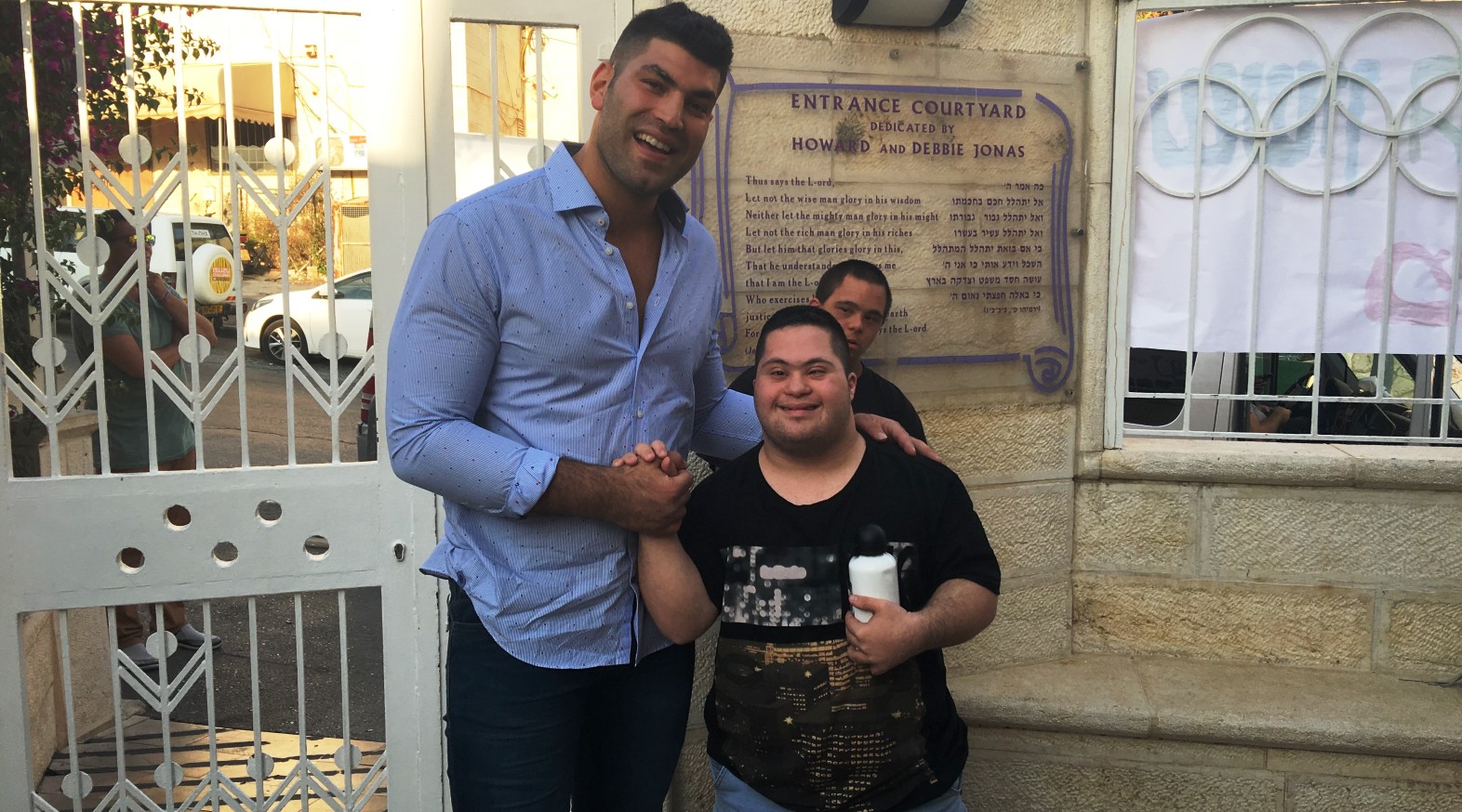Israeli Olympic judoka Ori Sasson and a new friend from Shalva. Photo: courtesy