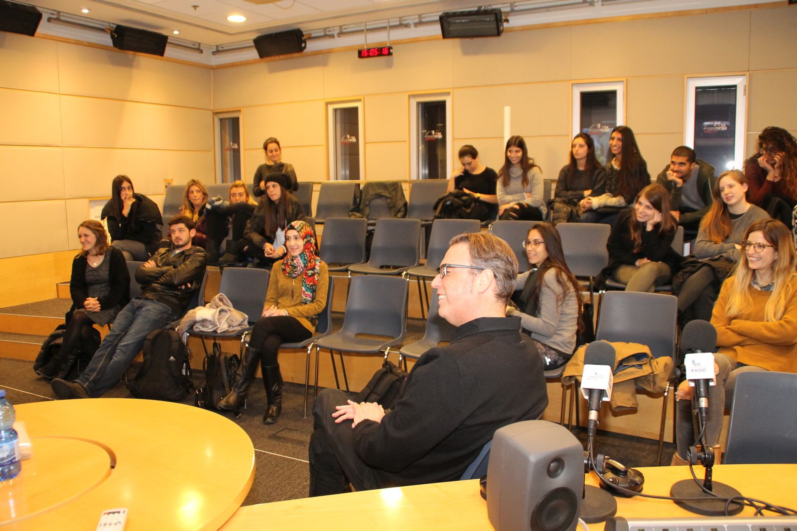 Ori Leshman at IDC Herzliya with students in the Music for Dialogue workshop. Photo by Dalit Adele Ledar