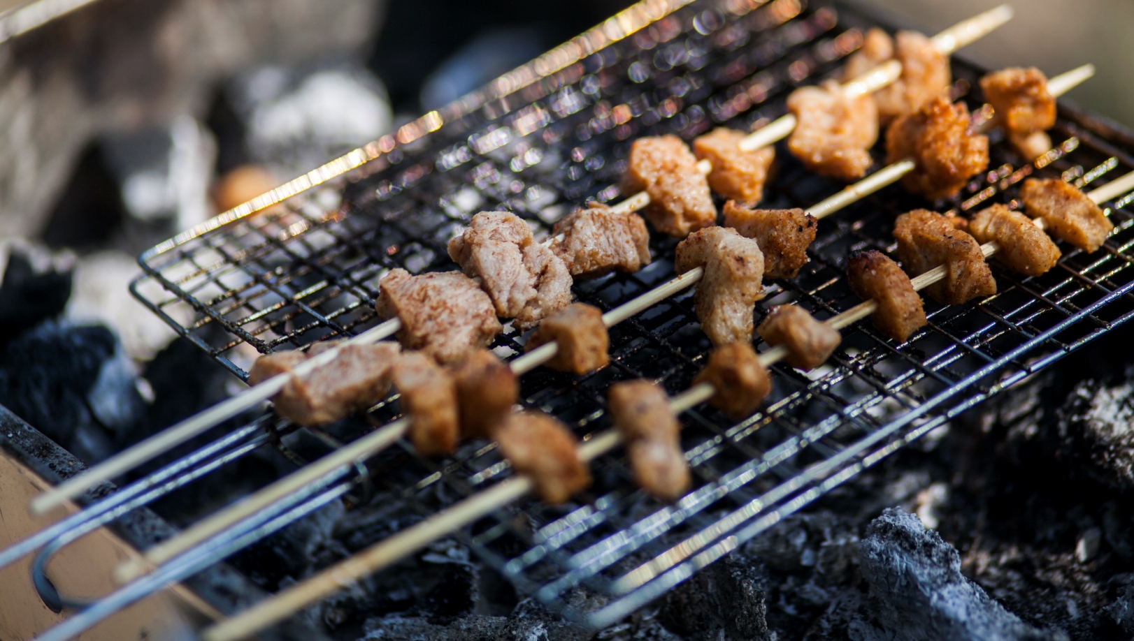 That’s not real meat; it’s a plant-based substitute. Photo by Roee Shpernik