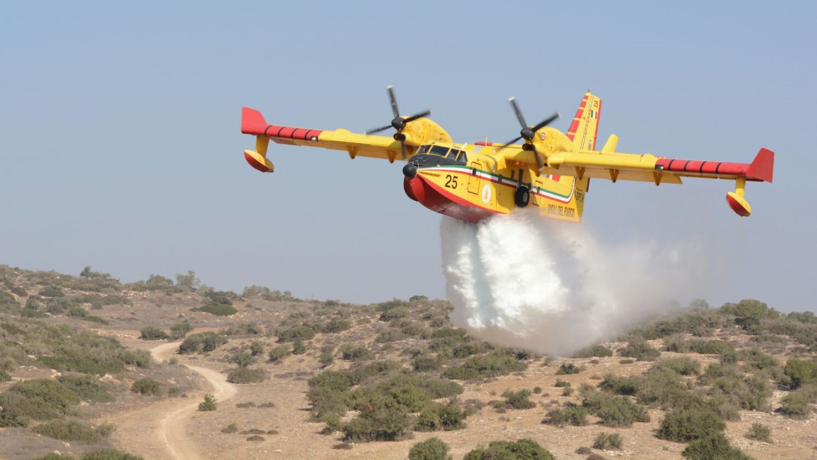 A firefighting plane from Italy participating in the joint forest fire drill, October 25, 2017. Photo courtesy of Israel Firefighting and Rescue Authority