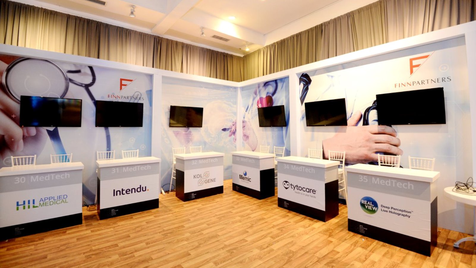 Eight Israeli digital health companies demonstrated their products in the Doctor’s Office of the Future at the OurCrowd Global Investor Summit, February 1, 2018. Photo: courtesy