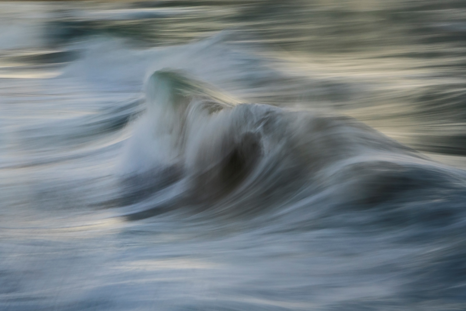 “The Wave” from Eitan Vitkon’s Sea-ing Motion series. Photo courtesy of the Weizmann Institute