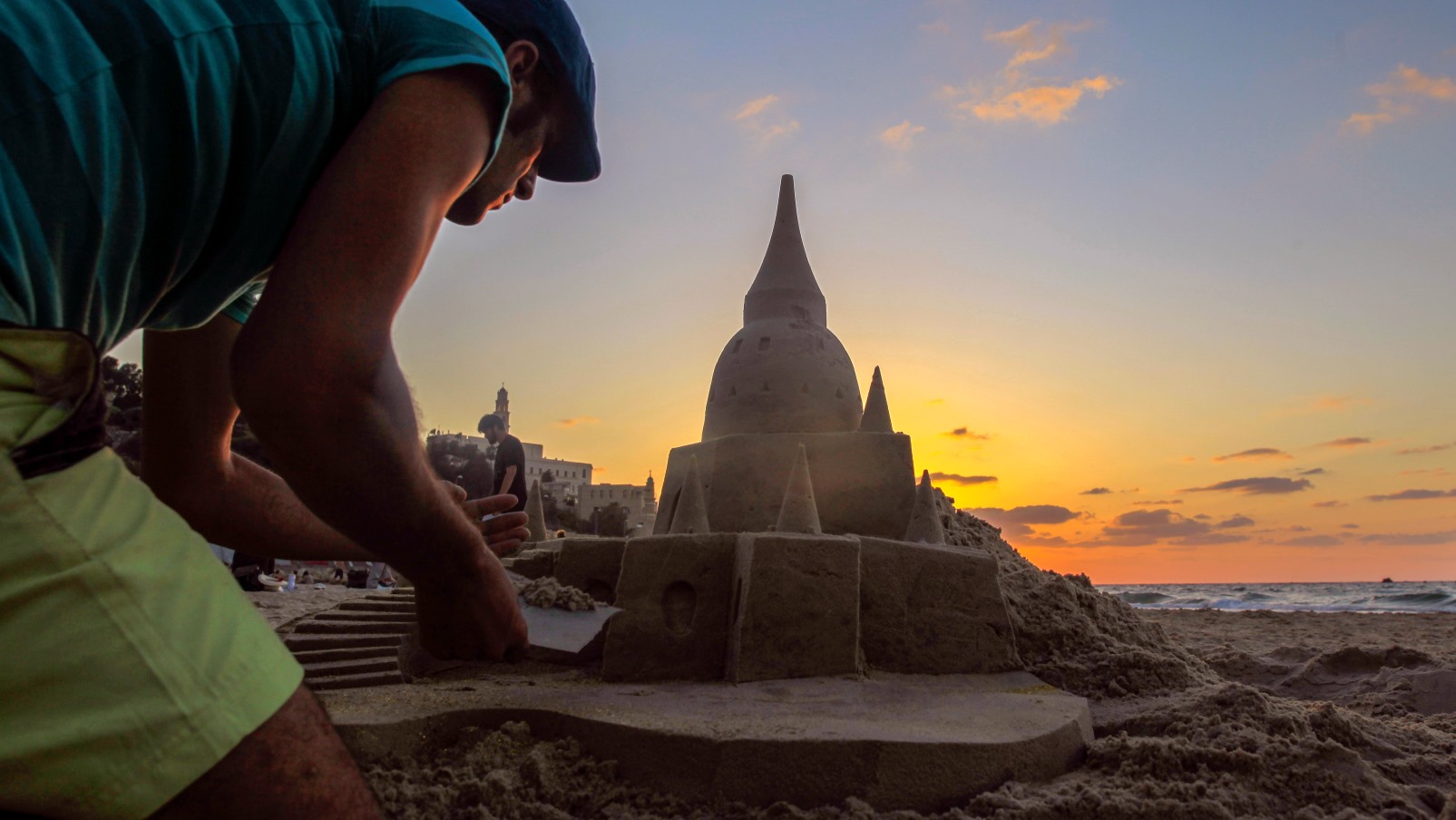 Building a sand castle on the Jaffa beach. Photo by Sliman Khader/FLASH90