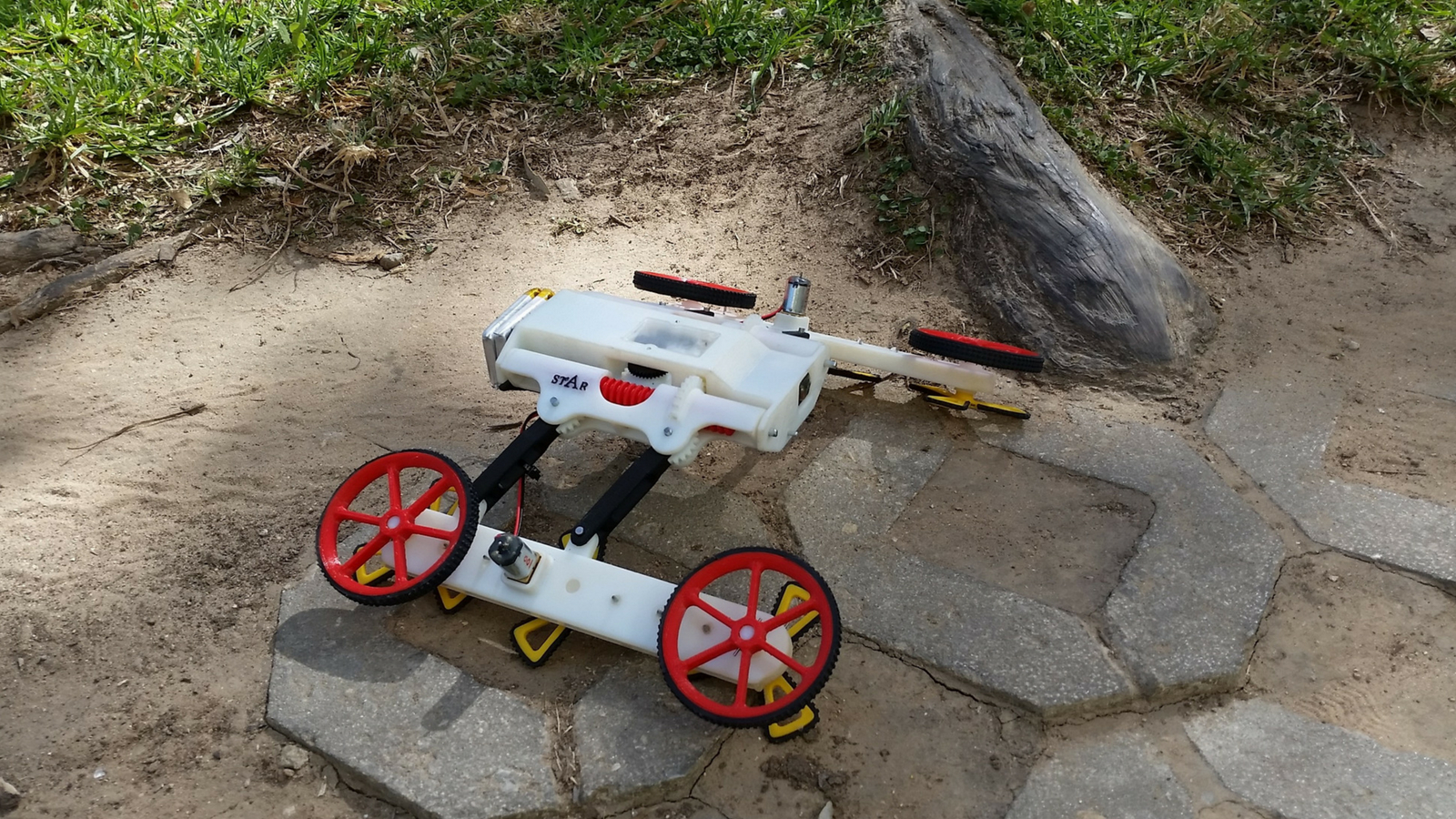 RSTAR uses adjustable sprawling legs angled downward and outward from its body to navigate a variety of obstacles and surfaces. Photo: courtesy