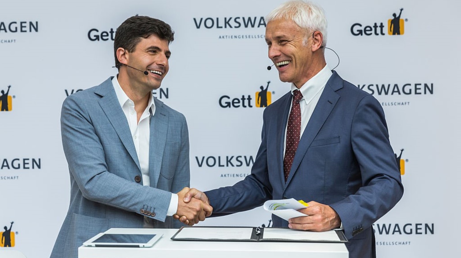 CEO Shahar Waiser with former VW CEO Matthias Mueller