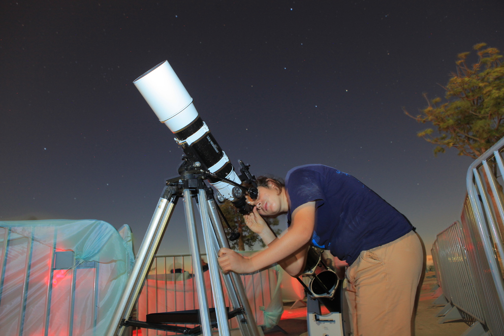 Stargazing in Mitzpeh Ramon. Photo by Itamar Shikler