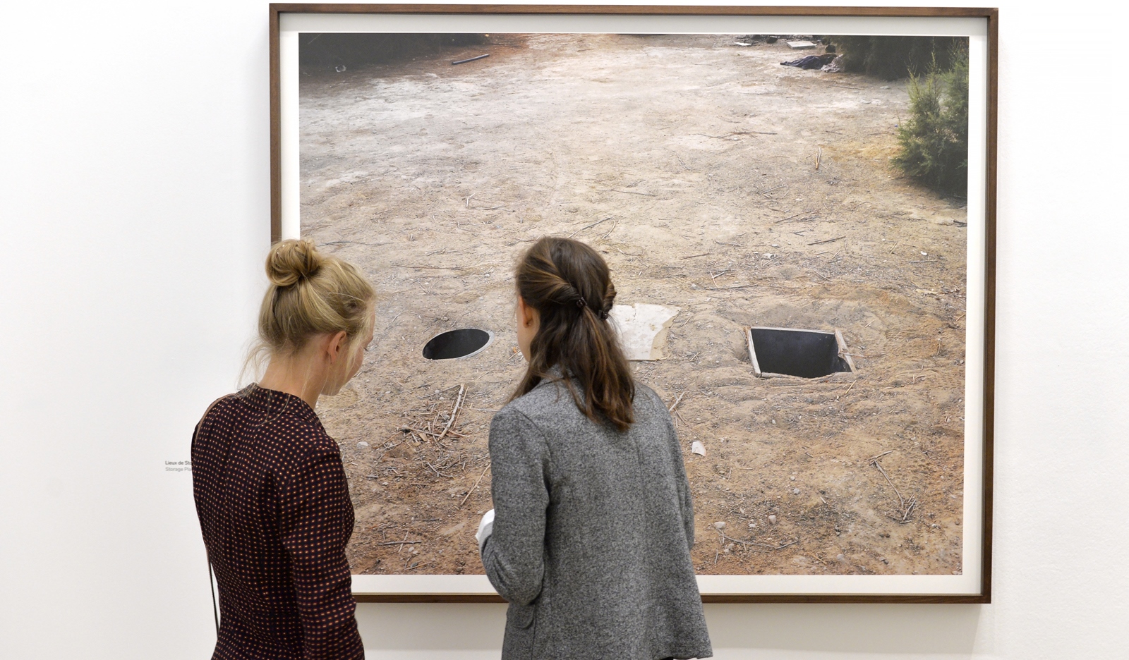 Ron Amir’s photos do not show any of the people in the Holot detention center. Photo courtesy of Israel Museum
