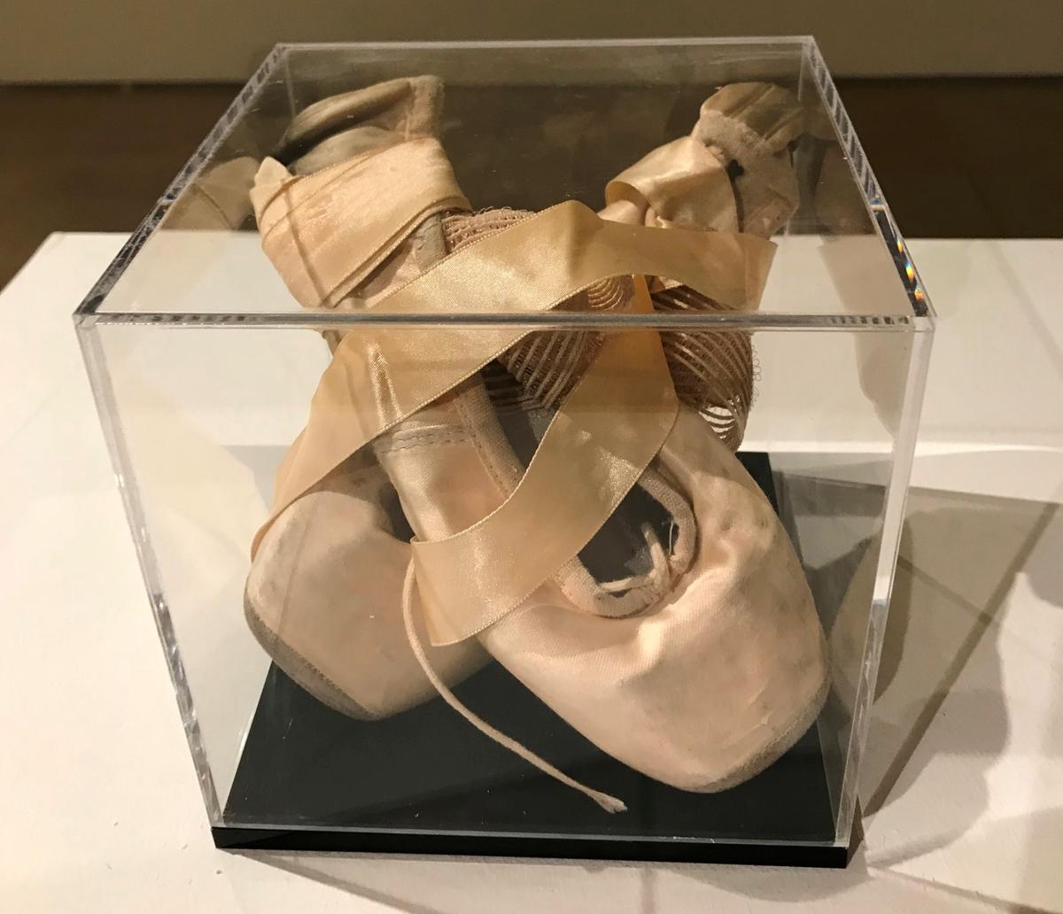 Ballet slippers best symbolize this child from Ashdod. Photo by Naama Barak