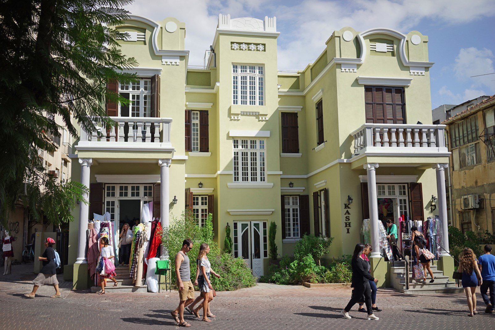 A restored building on Tel Aviv’s Nahalat Binyamin promenade. Photo by Ido Biran