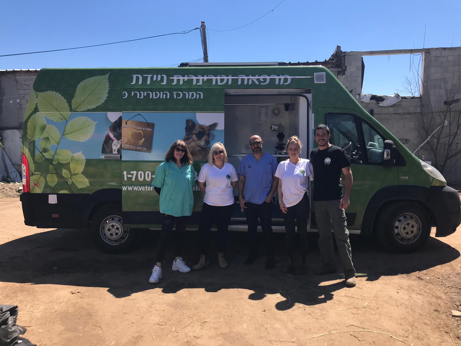 Dr. Ofer Zadok’s mobile veterinary clinic, in which Koki the parrot had lifesaving surgery at the Gaza-Israeli border. Photo via Facebook