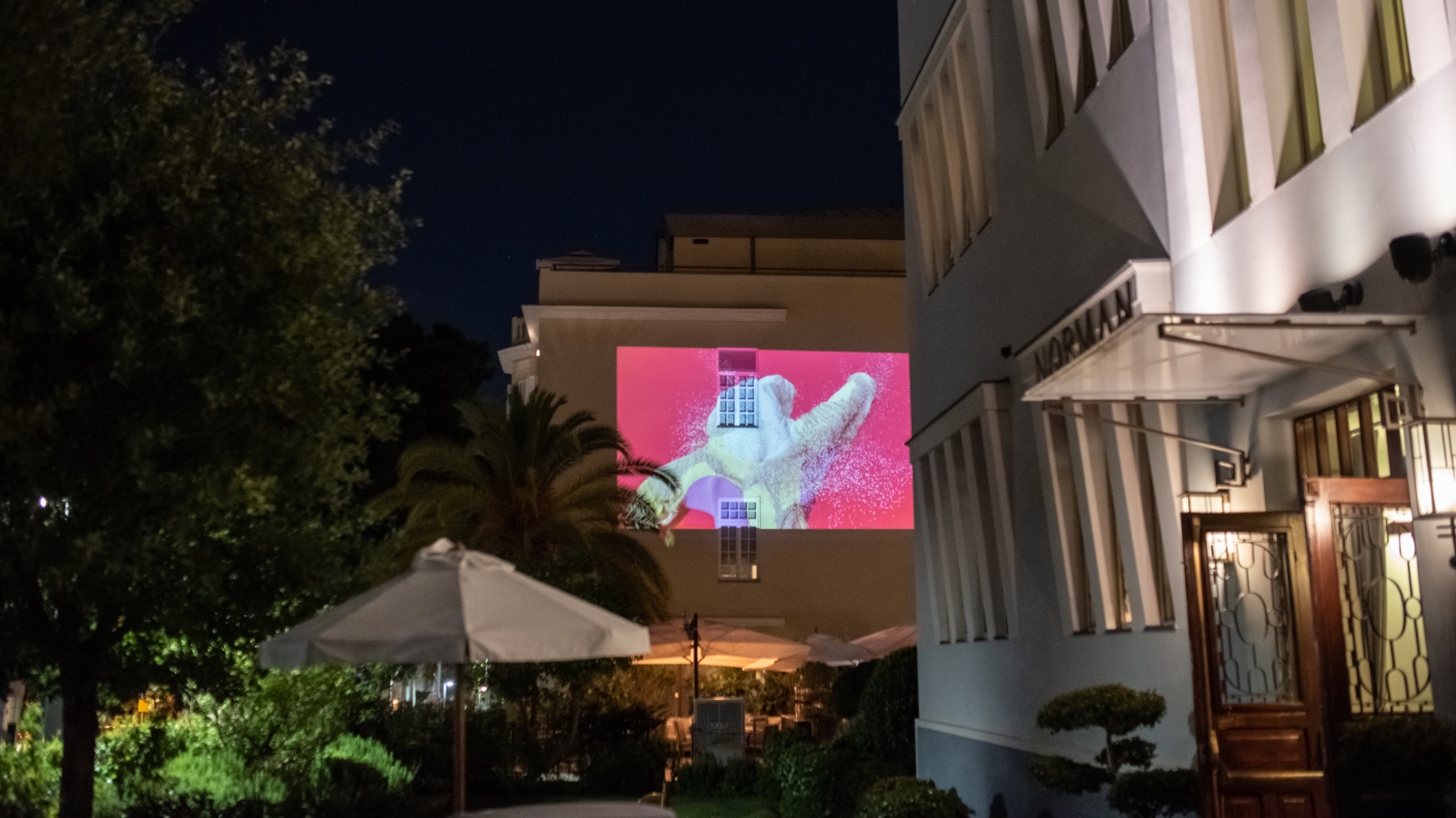 Niio display on the outside of Tel Aviv’s Norman Hotel features digital works by German studio Zeitguised. Photo by Or Kaplan