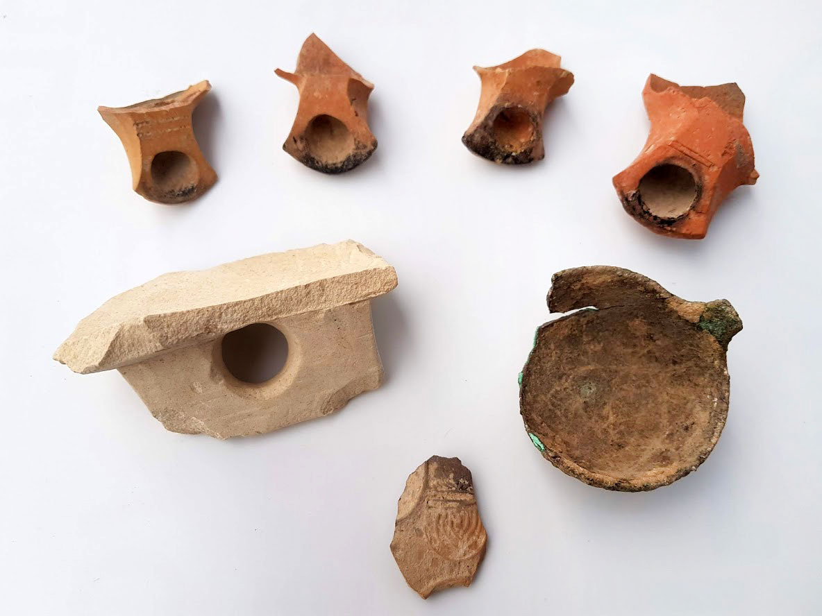 Typical Jewish vessels uncovered in the excavation. Photo by Anat Rasiuk/Israel Antiquities Authority