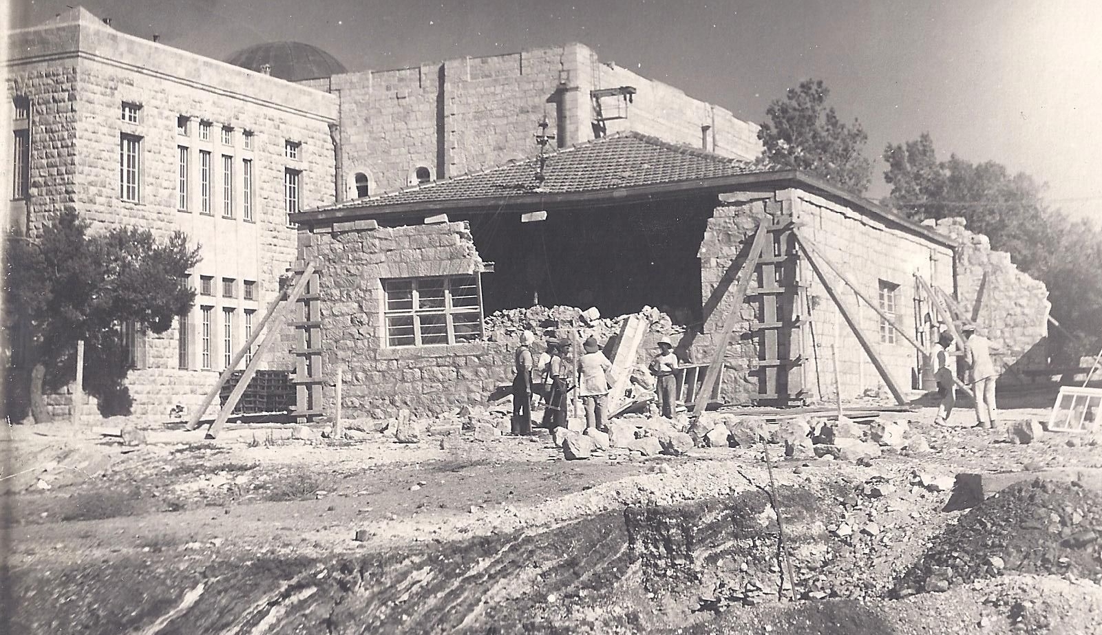 Gray-Hill House, one of the Hebrew University buildings on Mount Scopus badly damaged in the 1927 earthquake. Photo from the National Library of Israel