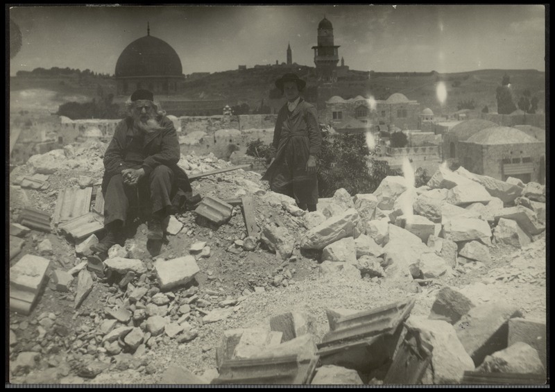 German news agency Internationale Foto-Aagentur documented the damage to Jerusalem of the 1927 earthquake. Photo from the National Library of Israel