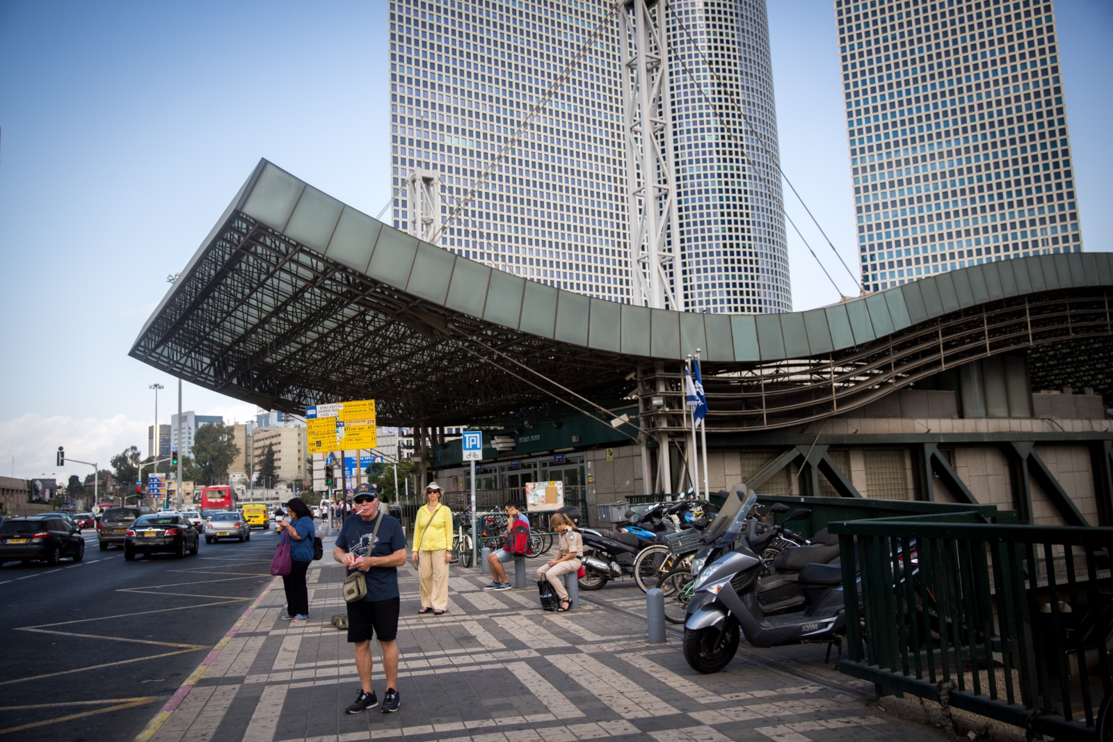 Outside HaShalom train station by the Azrieli Center in Tel Aviv. Photo by Miriam Alster/Flash90