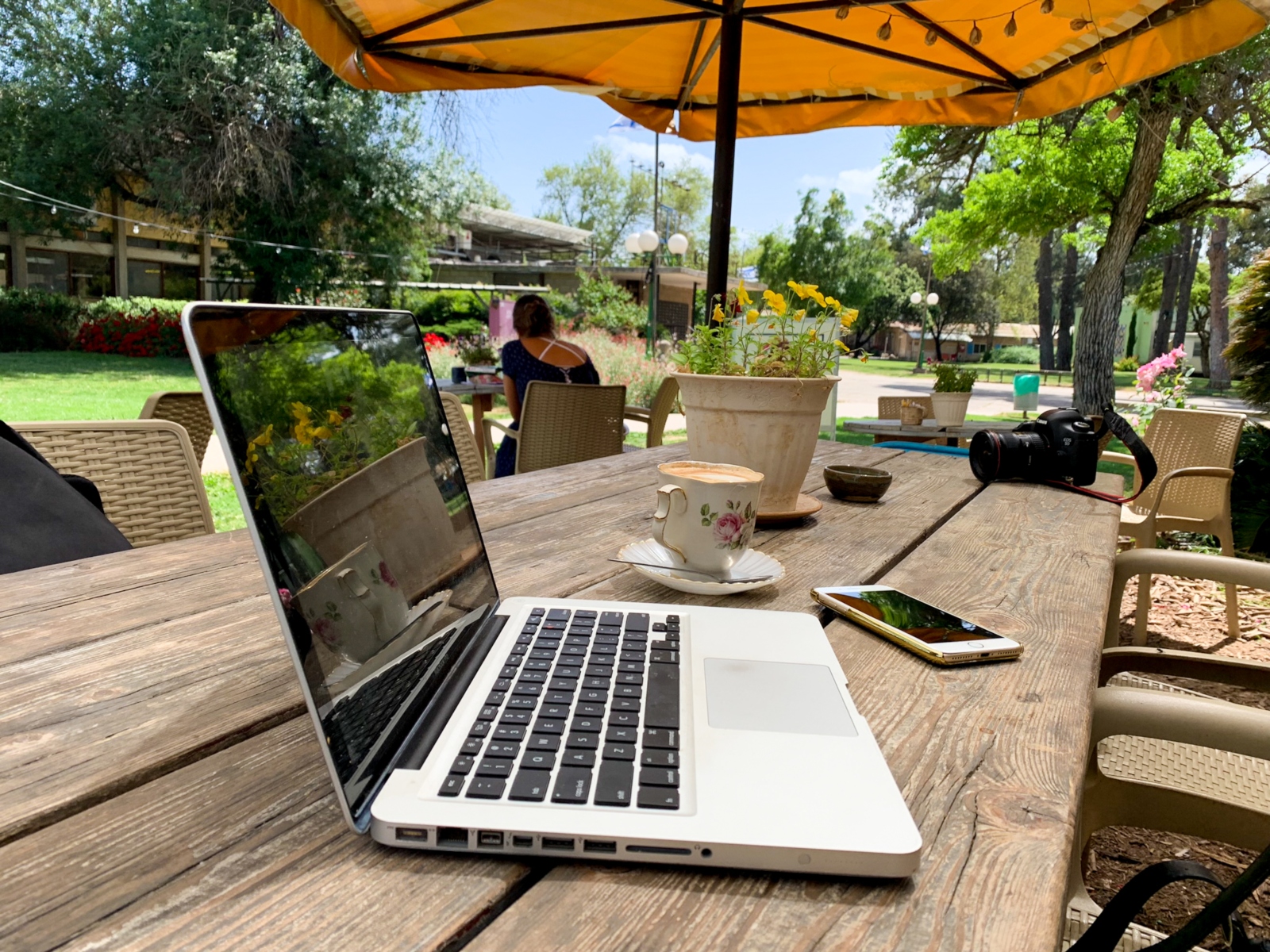 Gather participants could work at Bluma Café on the grounds of Kibbutz Kfar Blum. Photo by Almog Gurevich