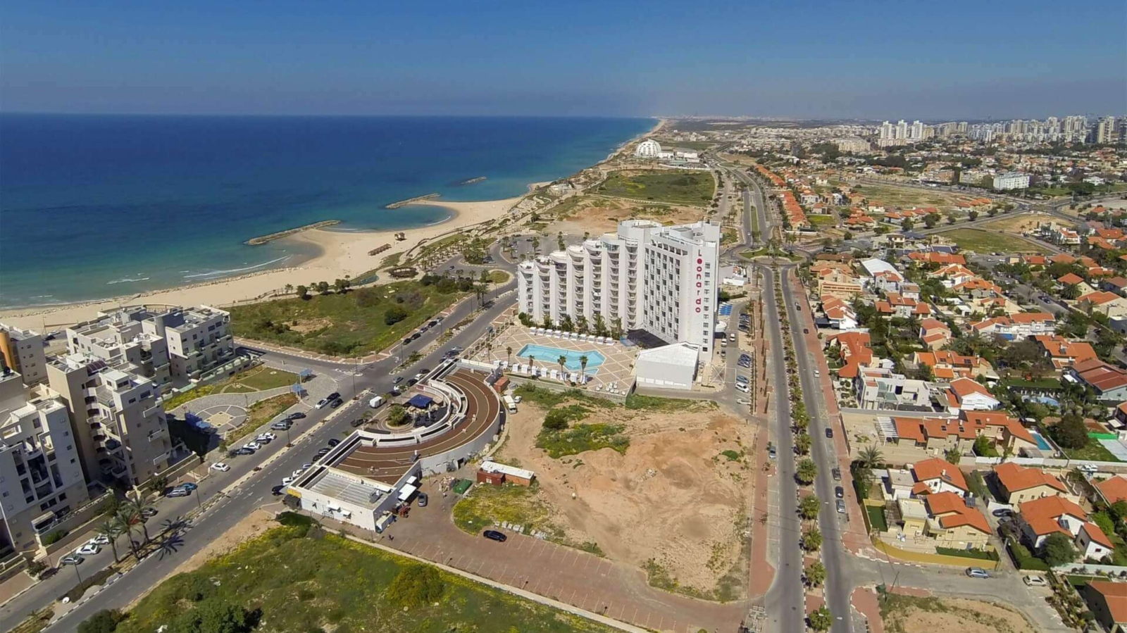 Aerial view of the Leonardo Ashkelon Hotel. Photo: courtesy