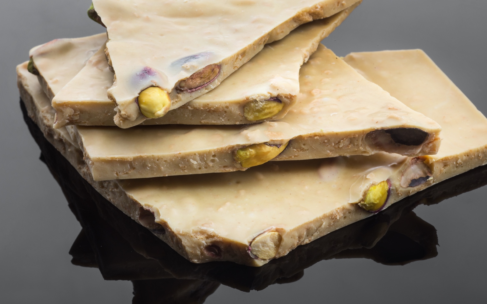 White chocolate and pistachio chocolate bar. Photo by Anatoliy Krinitskiy