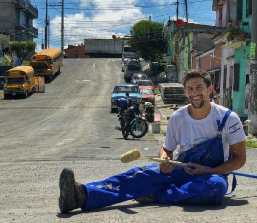 Guy Suskin volunteering with Heroes for Life in Guatemala. Photo: courtesy