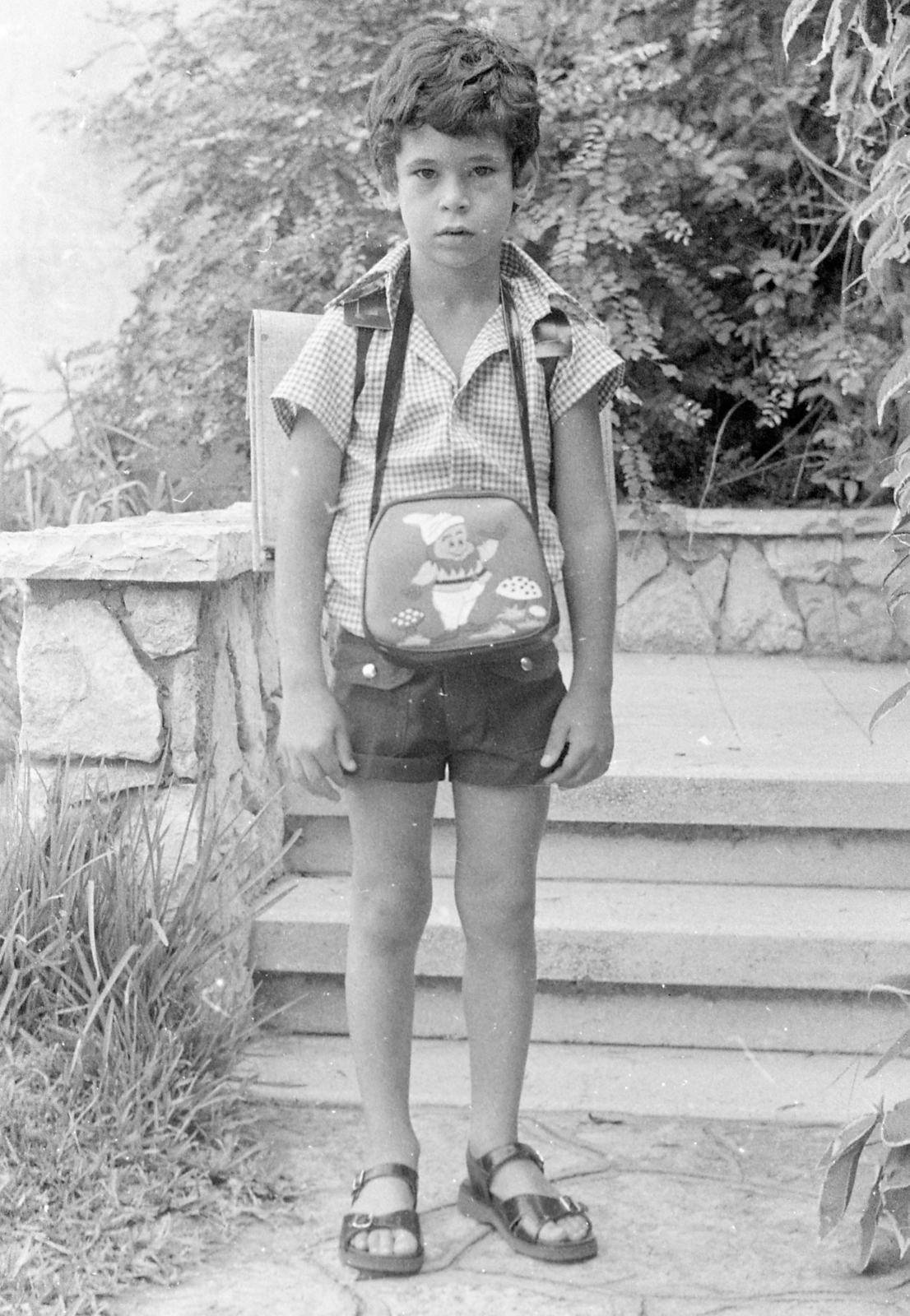 Does anyone know the identity of this 1975 photo of a boy with his lunchbox? Photo courtesy of the Dan Hadani Photo Archive/Pritzker Family National Photography Collection at the National Library of Israel