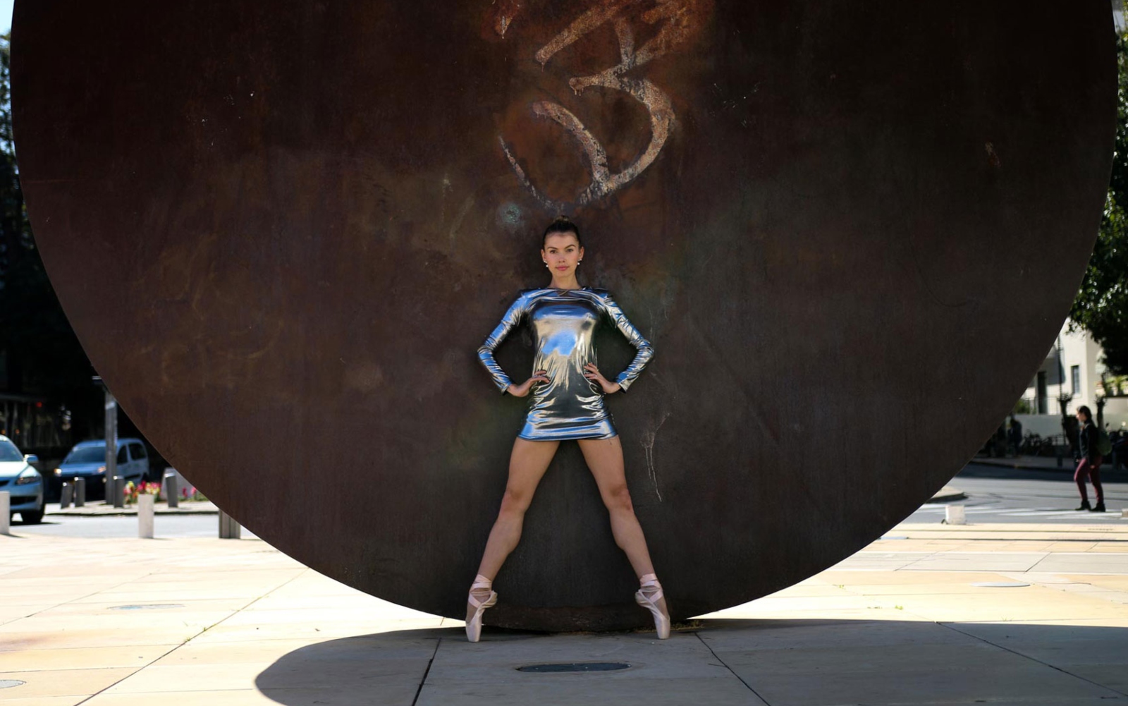 “Urballerina” at Habima Square, Tel Aviv. Photo by Liel Anapolsky