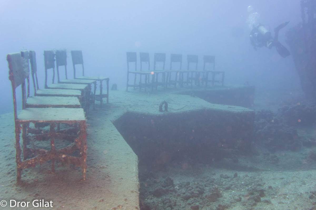 The underwater memorial for 12 Israeli navy seals at the Kidon shipwreck. Photo by Dror Gilat