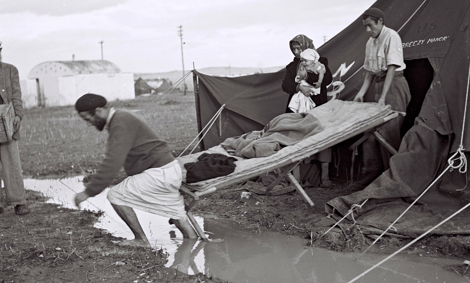 A dry spell between the rains of 1949 allowed new immigrants in Rosh Ha’ayin to remove their belongings and move to drier areas within the camp.Credit: GPO