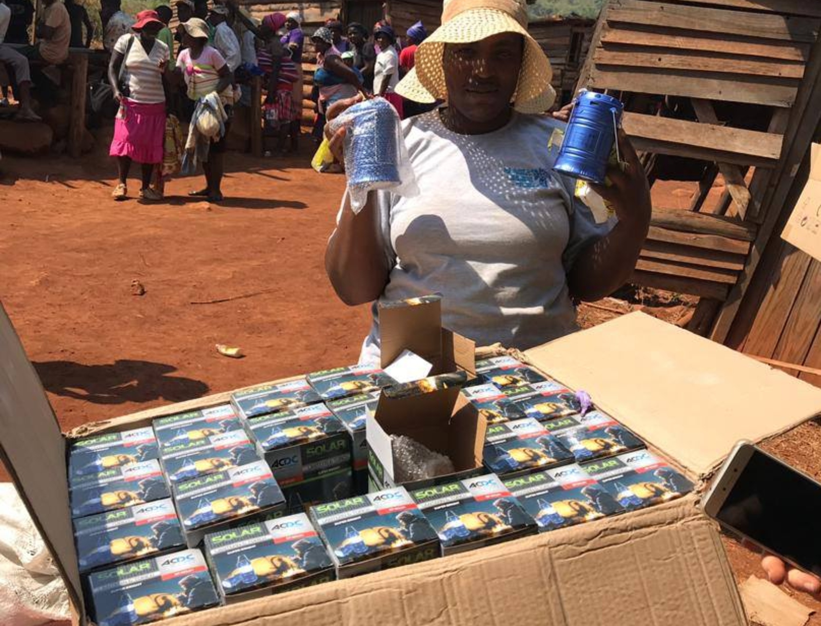 Mozambique citizens affected by the March 2019 cyclone received ACC Dynamics solar lights through SmartAID. Photo: courtesy