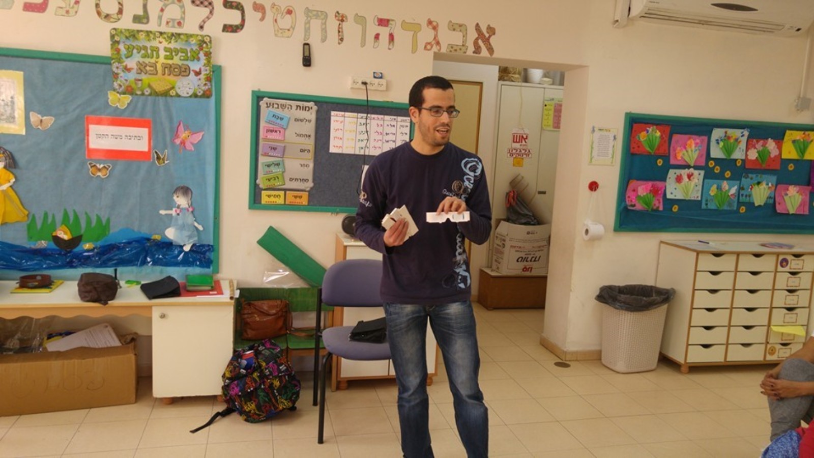 Guy Maman leads a Seeing Differently workshop in a school. Photo courtesy of Ofek Liyladenu