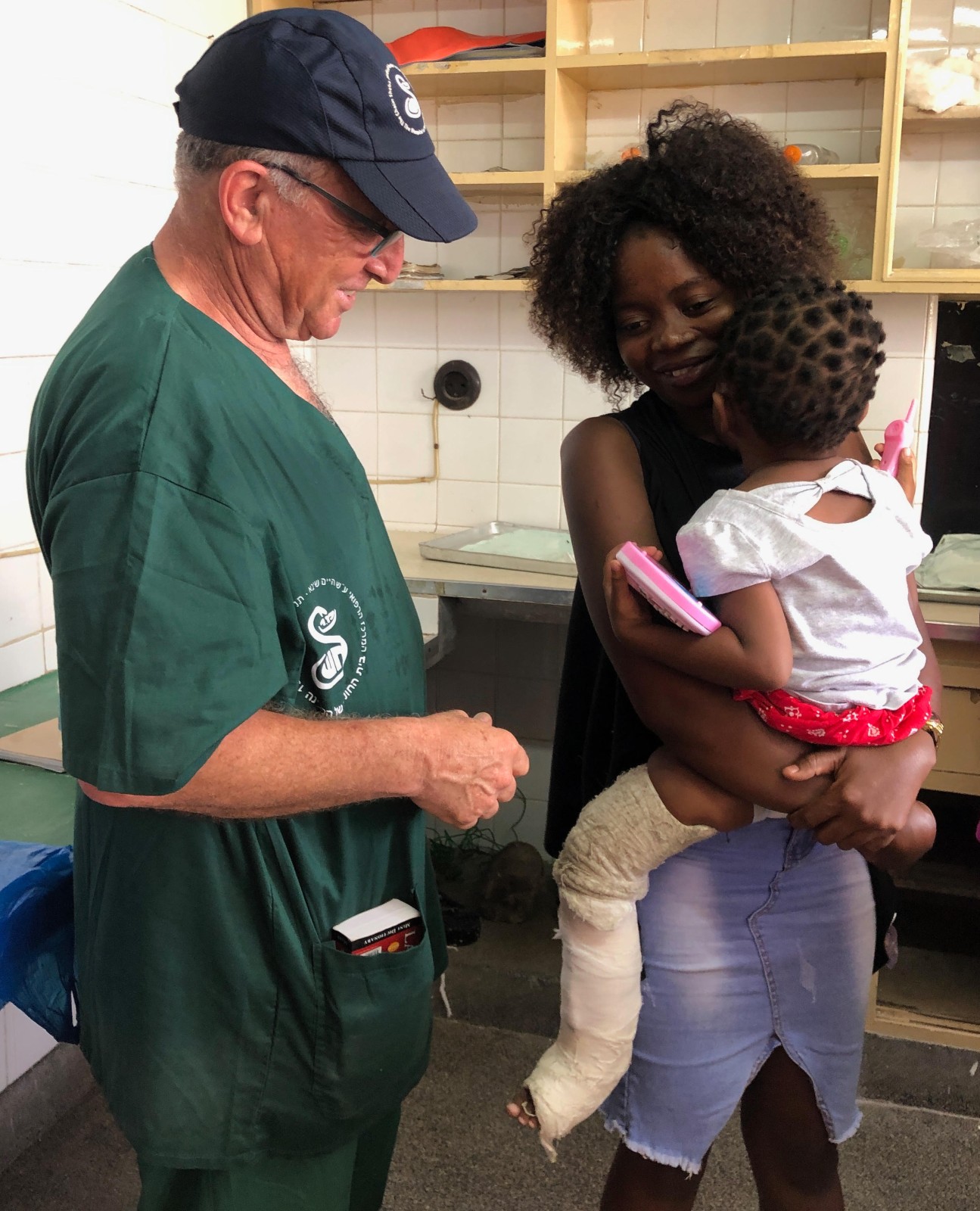 Dr. Elhanan Bar-On with an orthopedic patient and her mother in Mozambique. Photo: courtesy