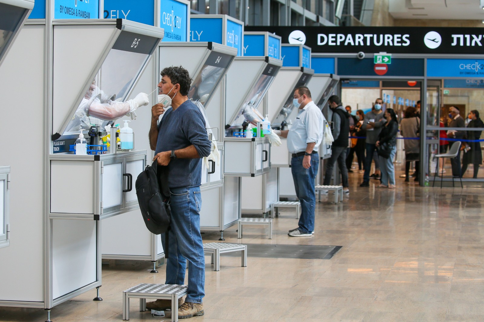 Coronavirus testing stations at Ben-Gurion International Airport, December 14, 2020. Photo by Yossi Aloni/Flash90