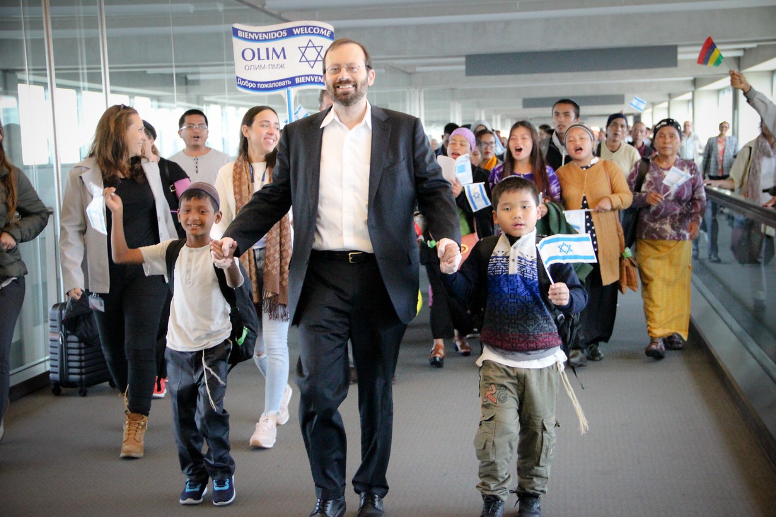 Rabbi Michael Freund of Shavei Israel greeting Bnei Menashe immigrants at Ben-Gurion International Airport. Photo by Laura Ben-David