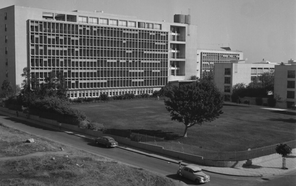 The headquarters of the Histadrut labor federation. Photo by Willy Folander/Tel Aviv Jaffa Municipality Archive