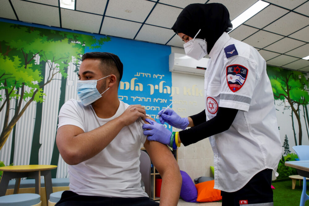 Israeli students get vaccinated in Beersheva, March 2021. Photo by Flash90