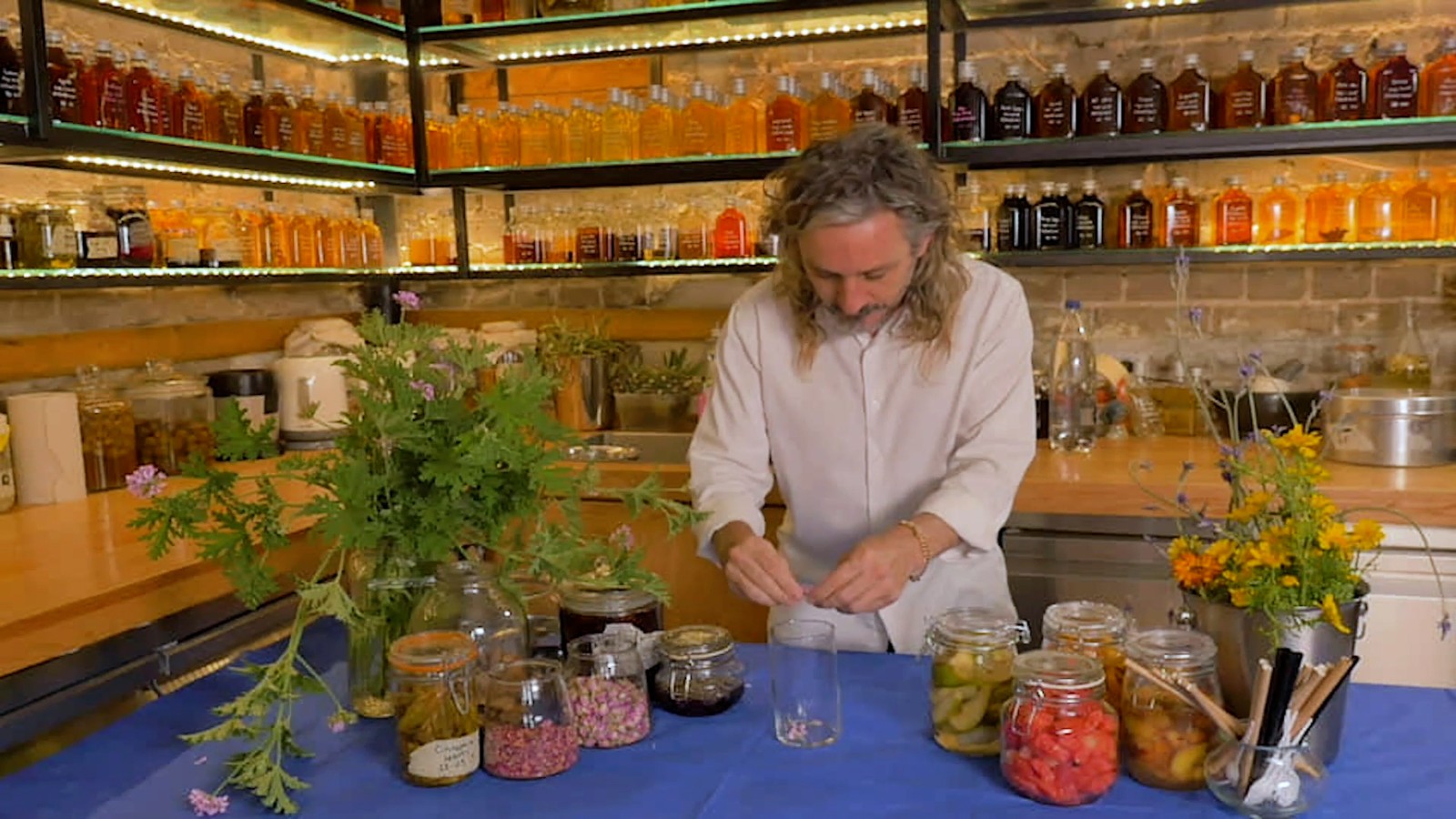 Benny Briga concocting a Gazoz at Cafe Levinsky 41. Photo by Haim Silberstein