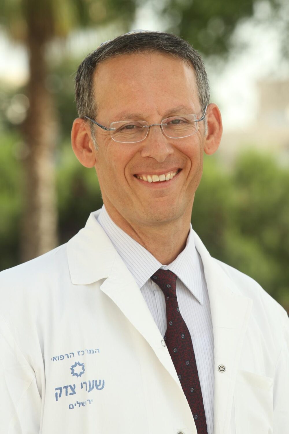 Dr. Gabriel Izbicki, head of the Pulmonary Institute at Jerusalem’s Shaare Zedek Medical Center. Photo courtesy of Shaare Zedek Medical Center