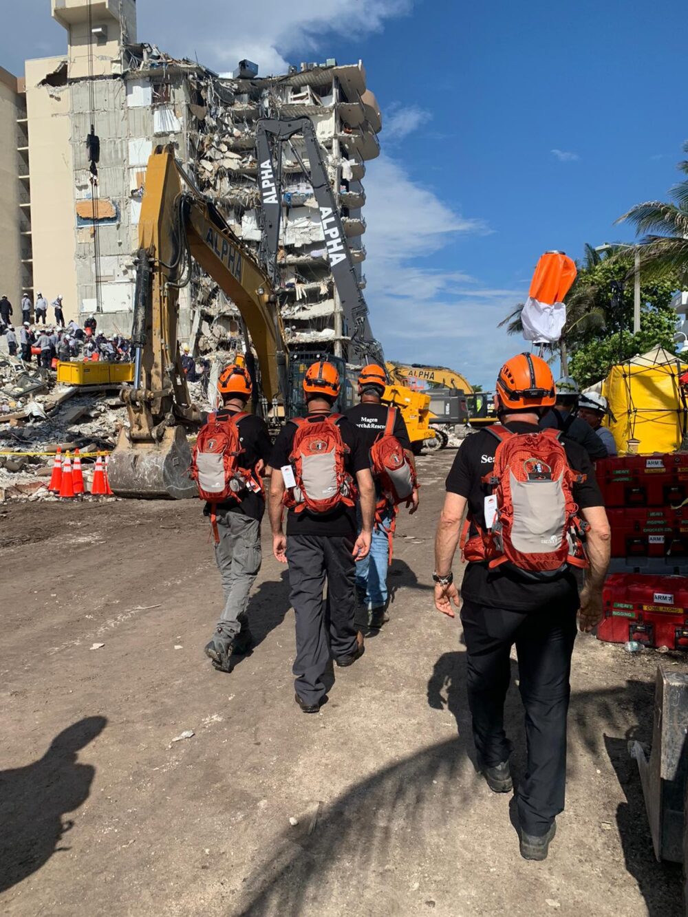 Magen_in_Surfside Volunteers from the SmartAID Magen Disaster search-and-rescue unit arriving in Surfside on June 28, 2021. Photo courtesy of SmartAID