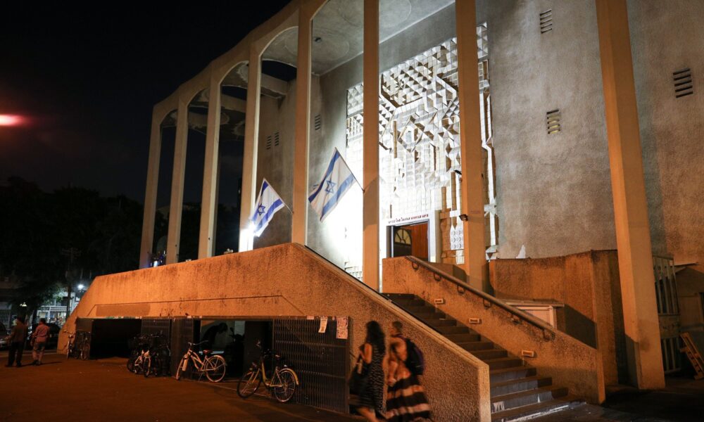 Tel Aviv Great Synagogue on Allenby Street. Photo by Nati Shohat/FLASH90