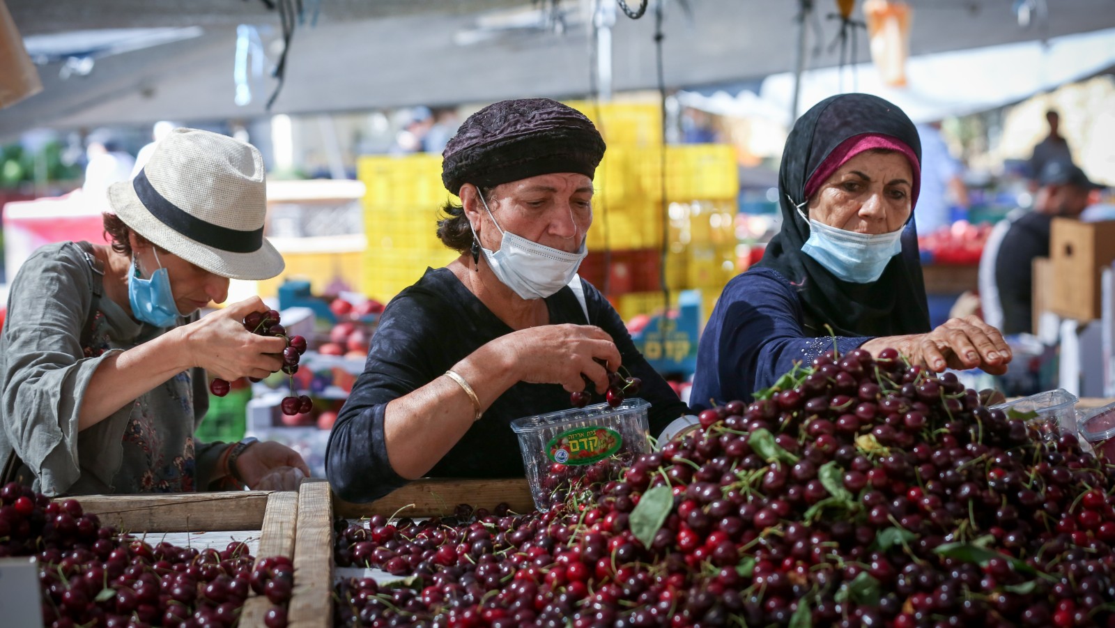 Jewish and Arab shoppers at the shuk in Tzfat, June 24, 2020. Photo by David Cohen/FLASH90