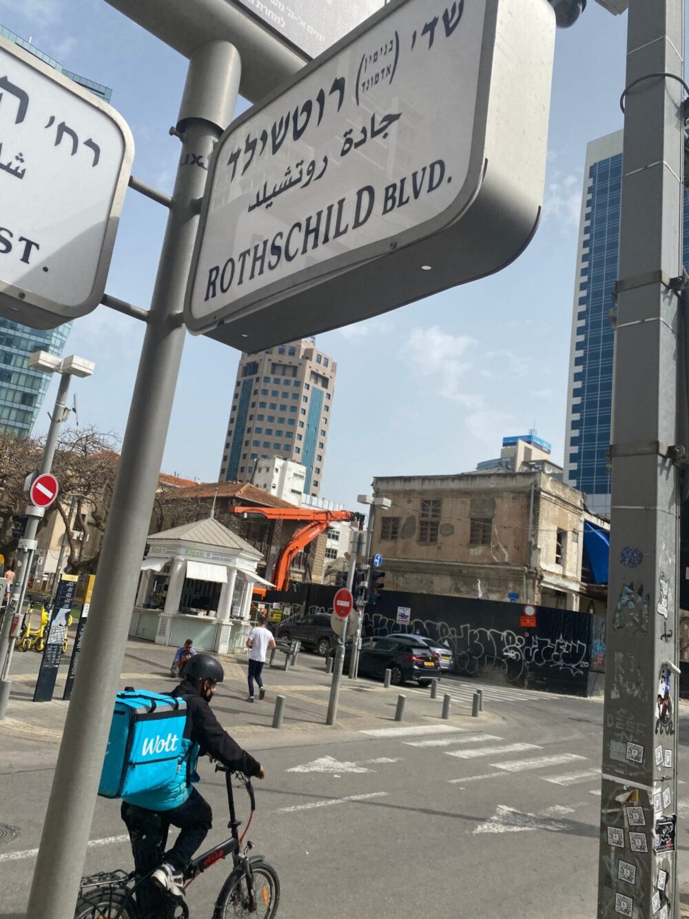 Rothschild Boulevard, Tel Aviv. Photo by Danya Belkin