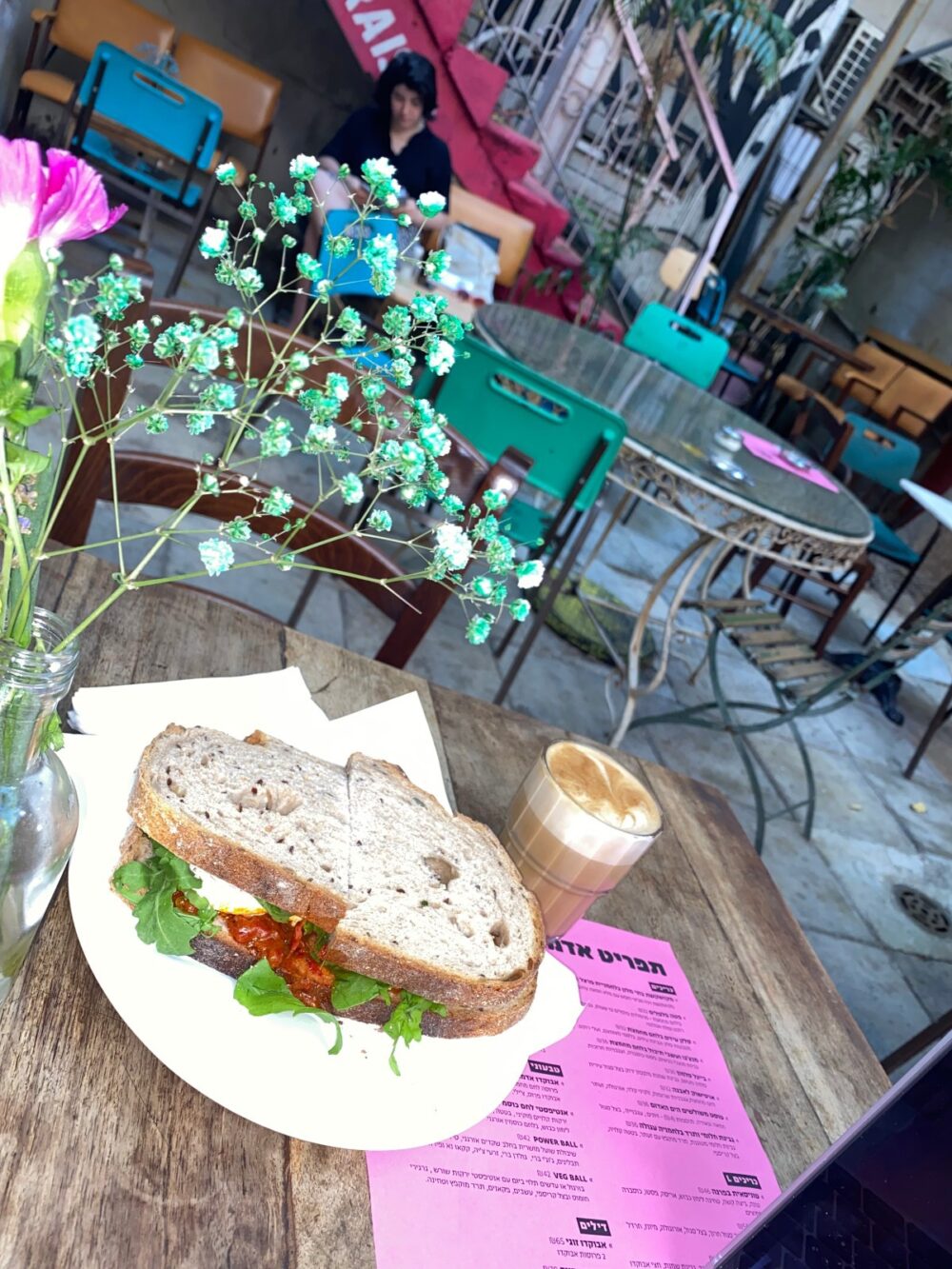 Edmund Coffee on Yehuda Halevi Street in Tel Aviv. Photo by Oreen Cohen