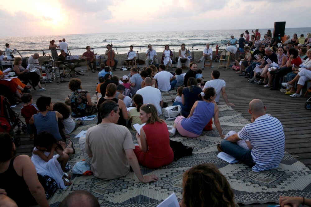 Kabbalat Shabbat in the Tel Aviv Port. Photo by Miriam Alster/FLASH90