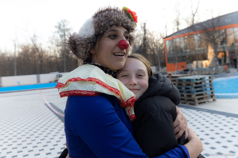 Zaza comforting a Ukrainian refugee child. Photo courtesy of Dream Doctors