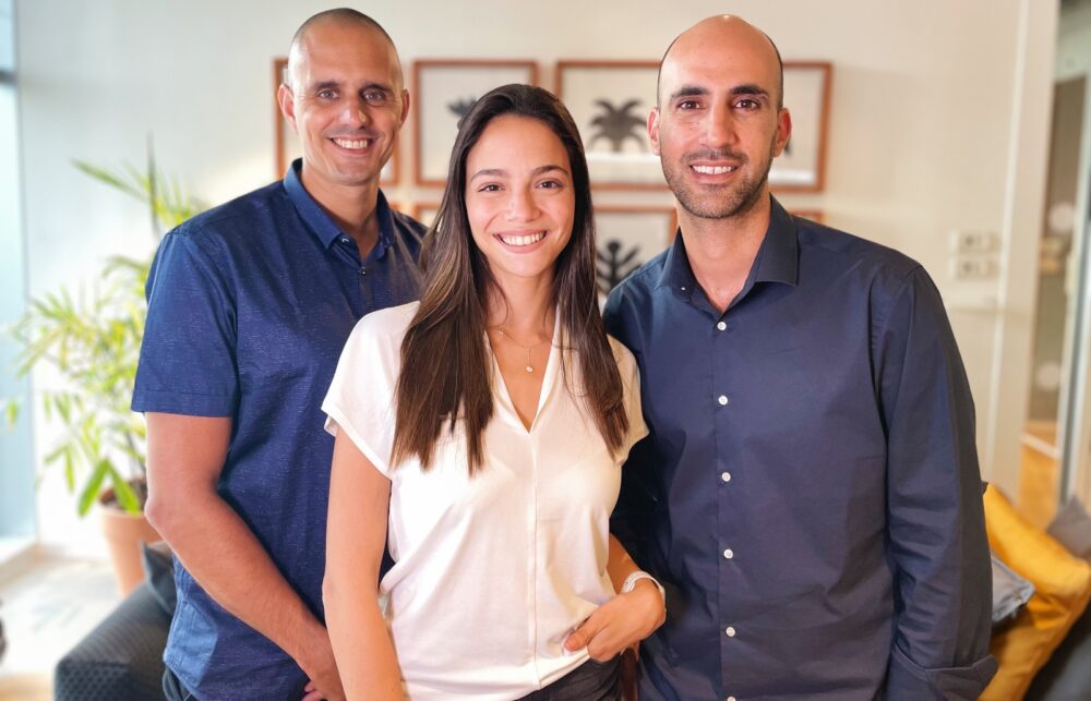 May Piamenta flanked by cofounders Gil-Eyal Amsalem, left, and Avi Amor. Photo courtesy of Vee